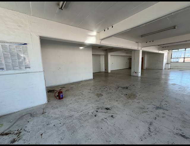 240M² BUSINESS TO LET IN WOODSTOCK